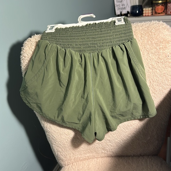 worn once or twice - Picture 2 of 3